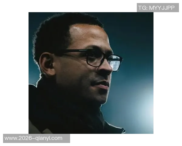 罗塞尼尔抵达伦敦即将成为切尔西新任主帅的消息引发关注 罗塞尼尔抵达伦敦即将成为切尔西新任主帅的消息引发关注